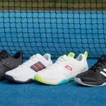 Padel sko på en padeltennis bane