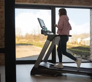 Kan man tabe sig ved at gå på et løbebånd?
